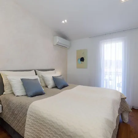 Blue Star - Sea View In Town Centre Apartment