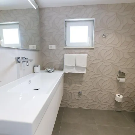 Blue Star - Sea View In Town Centre Apartment *