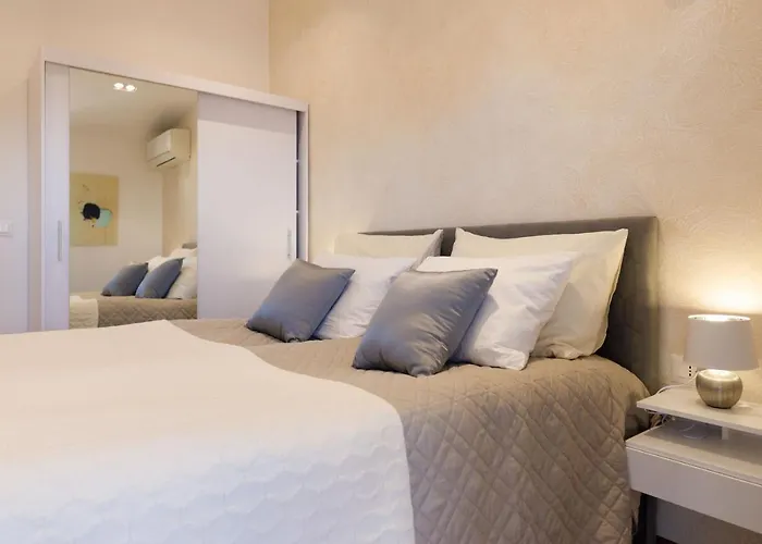 Blue Star - Sea View In Town Centre Lejlighed Makarska